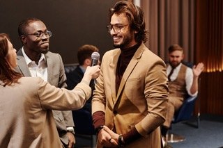 C’est le ton qui fait la musique. Hoor jij jezelf praten?